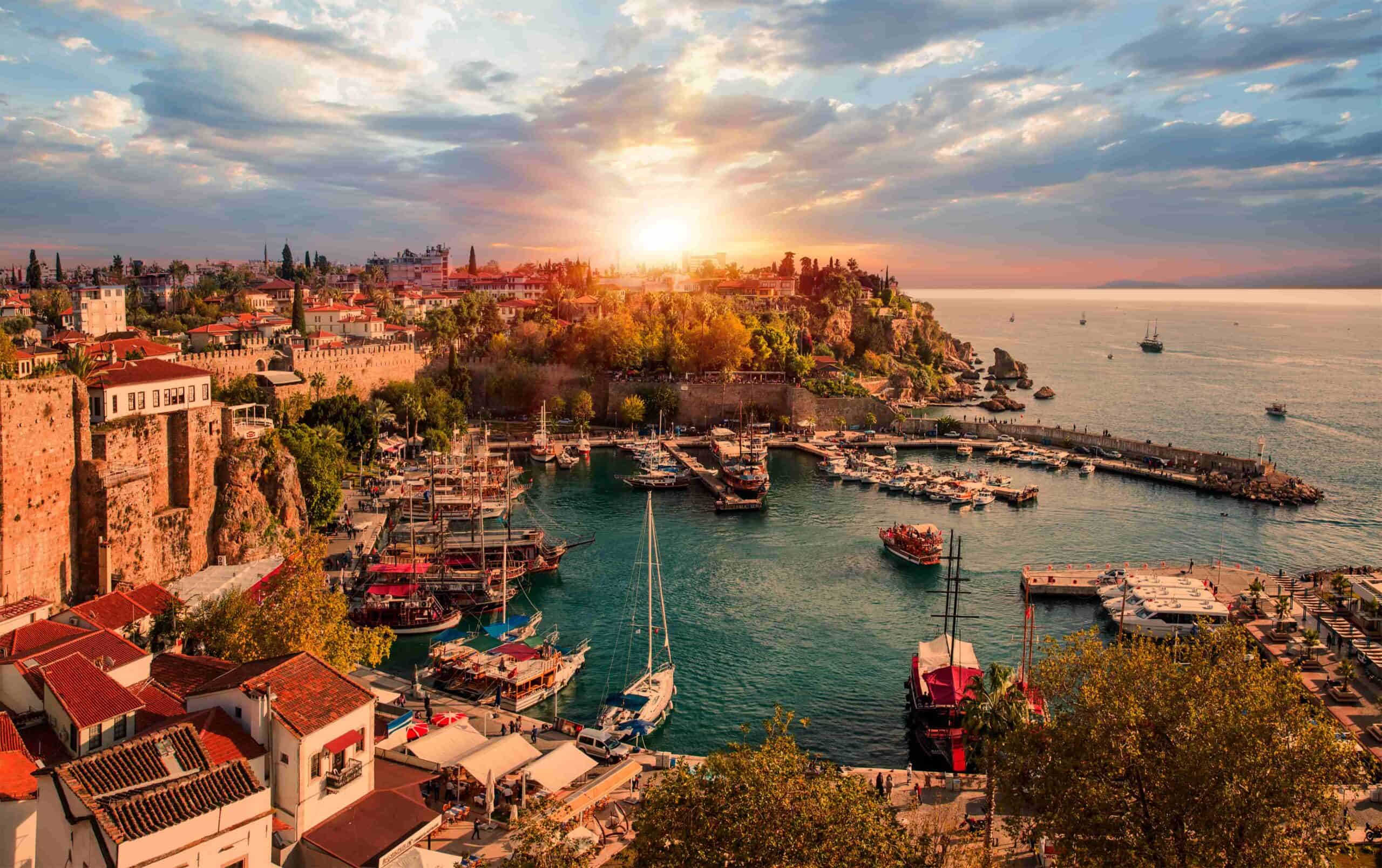 Antalya Oturum İzni Başvurusunda Gerekli Belgeler ve Dikkat Edilmesi Gerekenler